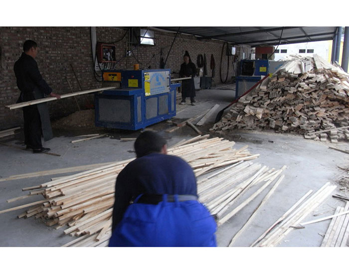 德陽(yáng)-禾豐鎮(zhèn)-方木多片鋸加工現(xiàn)場(chǎng)