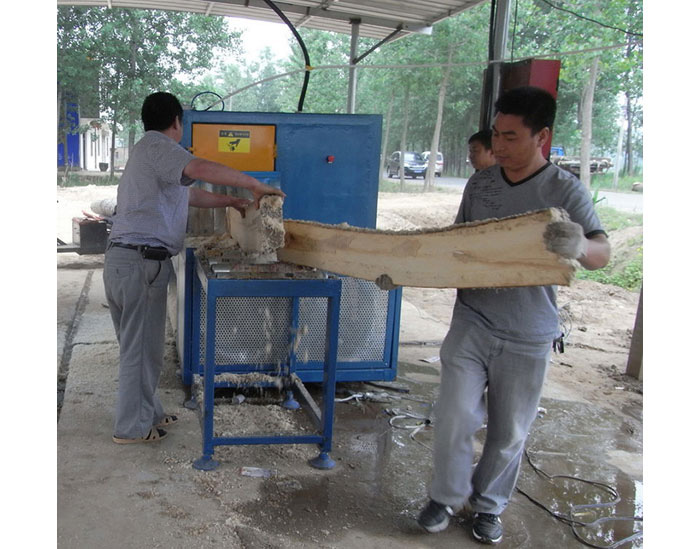 江蘇省淮安市連水-350圓木多片鋸加工現(xiàn)場